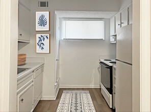 Woodtrail Apartment in Memphis, TN - Building Photo - Building Photo