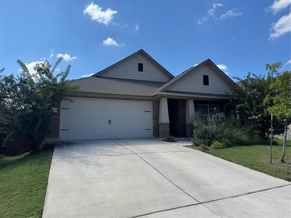 2005 Long Shadow Ln in Georgetown, TX - Building Photo