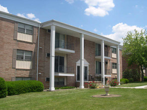 Westview Heights in Hubbard, OH - Foto de edificio - Building Photo