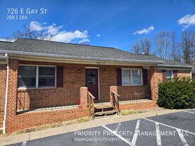 726 E Gay St in Harrisonburg, VA - Building Photo
