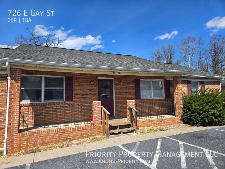 726 E Gay St in Harrisonburg, VA - Building Photo