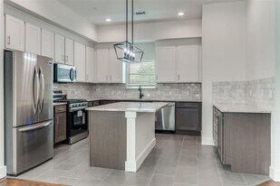 4519 San Jacinto St in Dallas, TX - Building Photo