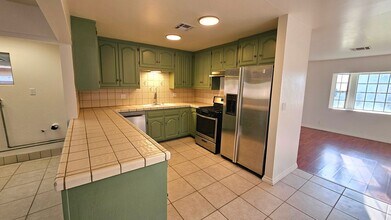 44344 Sundell Ave in Lancaster, CA - Building Photo - Building Photo