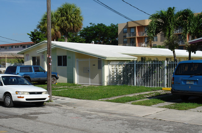 1731 SW 5th St in Miami, FL - Building Photo - Building Photo