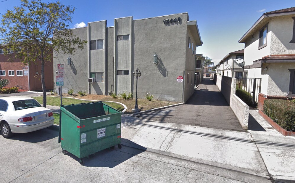 12445 Paramount Blvd Downey, CA Apartments