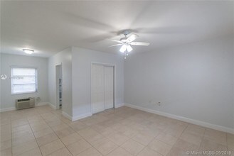 437 NE 82nd St-Unit -18 in Miami, FL - Building Photo - Building Photo