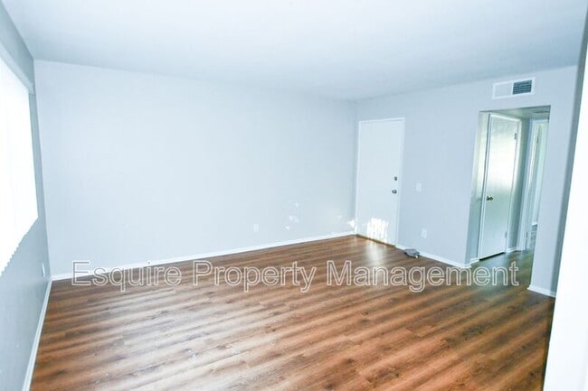 1940 Los Feliz Dr in Thousand Oaks, CA - Building Photo - Building Photo