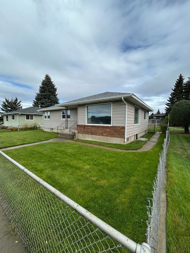 3005 Yale Ave in Butte, MT - Foto de edificio - Building Photo