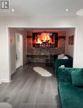 24 Cypress Ct in Aurora, ON - Building Photo - Building Photo