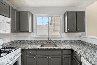 139 W Oaks Pl in Woodstock, GA - Foto de edificio - Building Photo