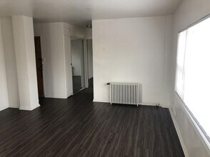 7327 N Rogers Ave in Chicago, IL - Building Photo - Building Photo