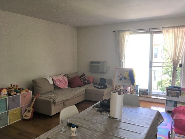 804 Centre St, Unit 1 in Boston, MA - Building Photo - Building Photo