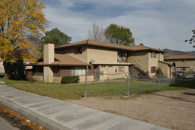 3907 N Mountain View Ave in San Bernardino, CA - Foto de edificio - Building Photo