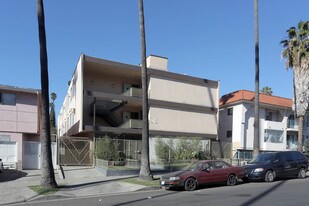 947 S Westmoreland Ave in Los Angeles, CA - Building Photo