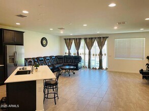 2324 E Ridgewood Ln in Gilbert, AZ - Foto de edificio - Building Photo