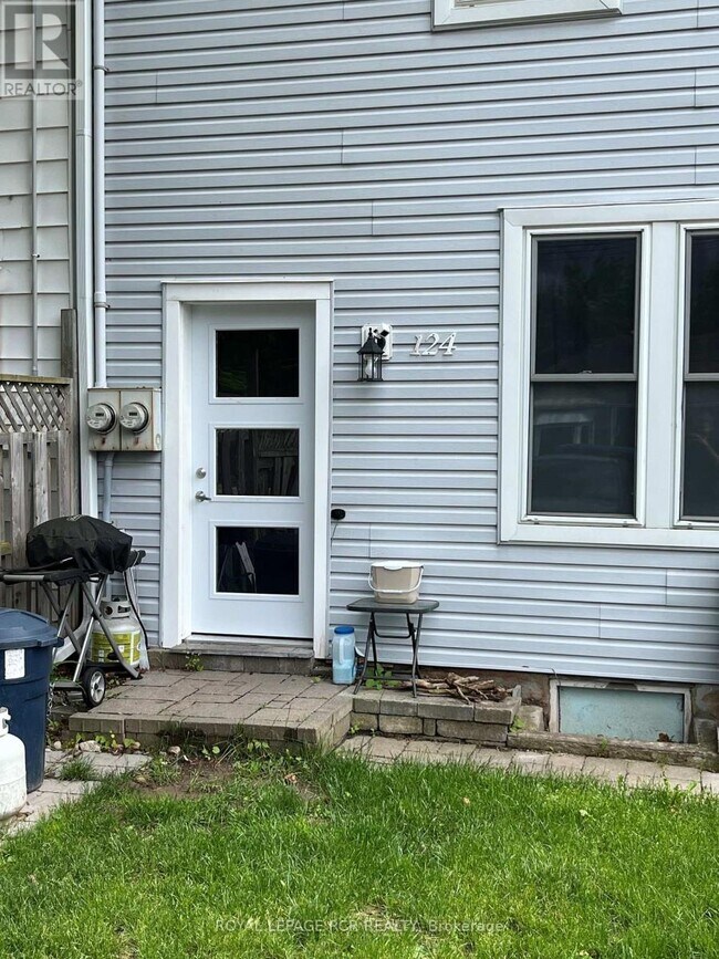 124 Poplar Ave in Acton, ON - Building Photo - Building Photo