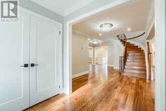 100 Poplar Heights Dr in Toronto, ON - Building Photo - Building Photo