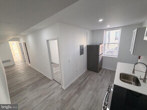 1621 N 33rd St in Philadelphia, PA - Foto de edificio - Building Photo