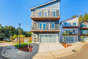 130 Blackfish Ct in Bremerton, WA - Building Photo