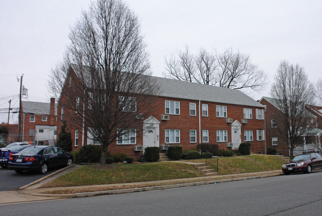 Bedford Gardens in Arlington, VA - Building Photo