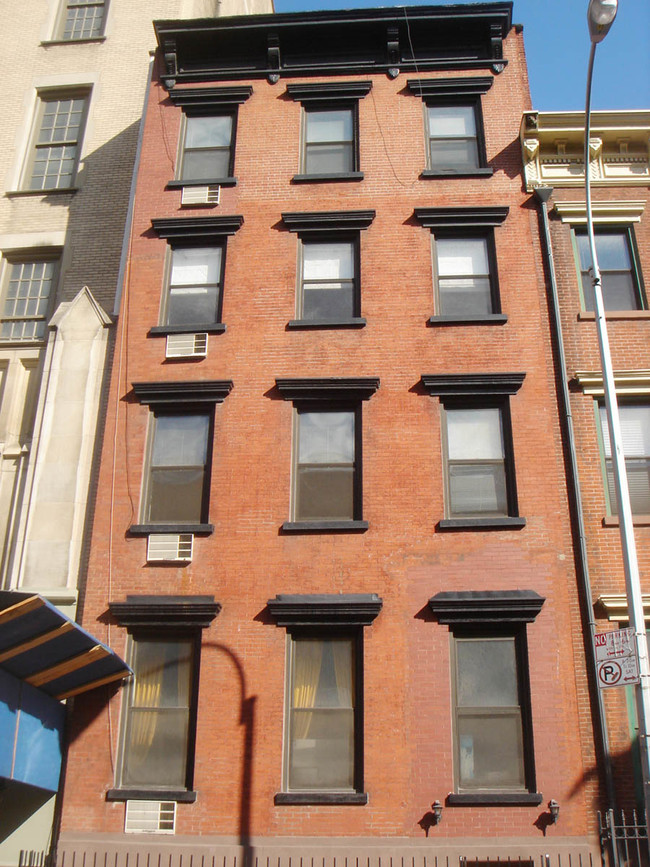 333 W 18th St in New York, NY - Building Photo - Building Photo