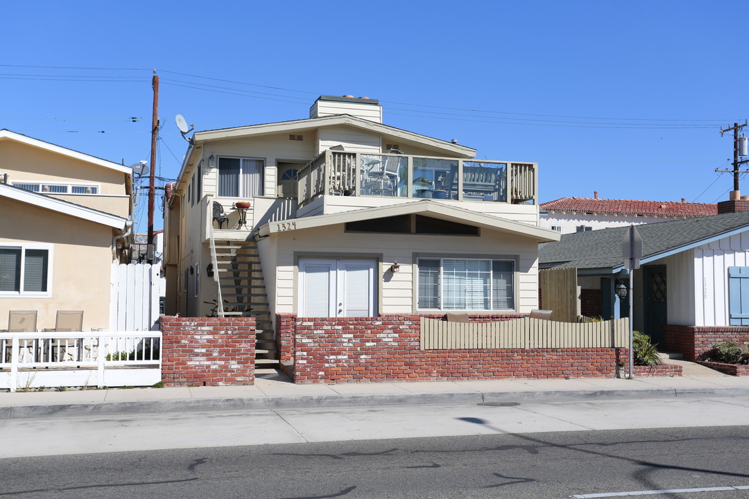 1324 W Balboa Blvd in Newport Beach, CA - Building Photo