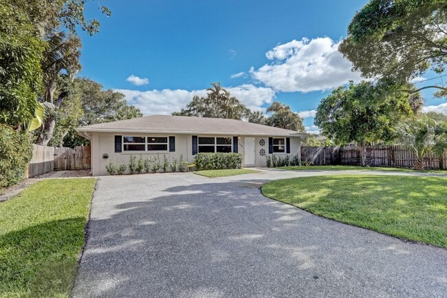 2545 Venice Dr in Palm Beach Gardens, FL - Foto de edificio - Building Photo