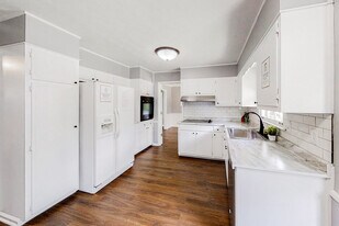 5338 Oshea Ln in Stone Mountain, GA - Building Photo