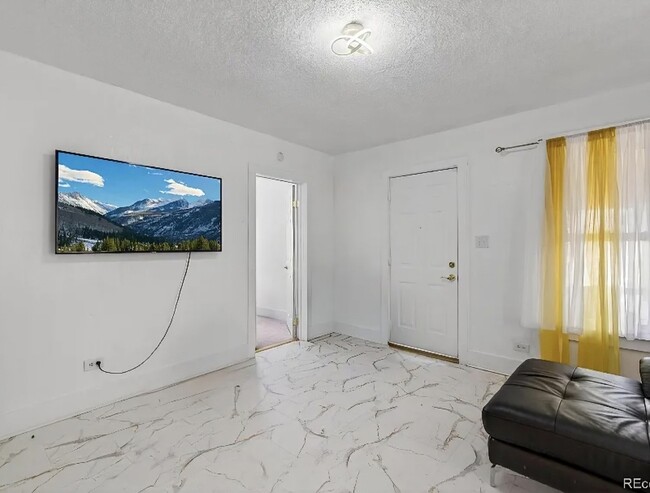 307 E Oak St in Lafayette, CO - Foto de edificio - Building Photo