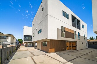 6053 Craner Ave in North Hollywood, CA - Building Photo - Building Photo