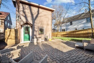 17 Hill St in Morristown, NJ - Building Photo - Building Photo