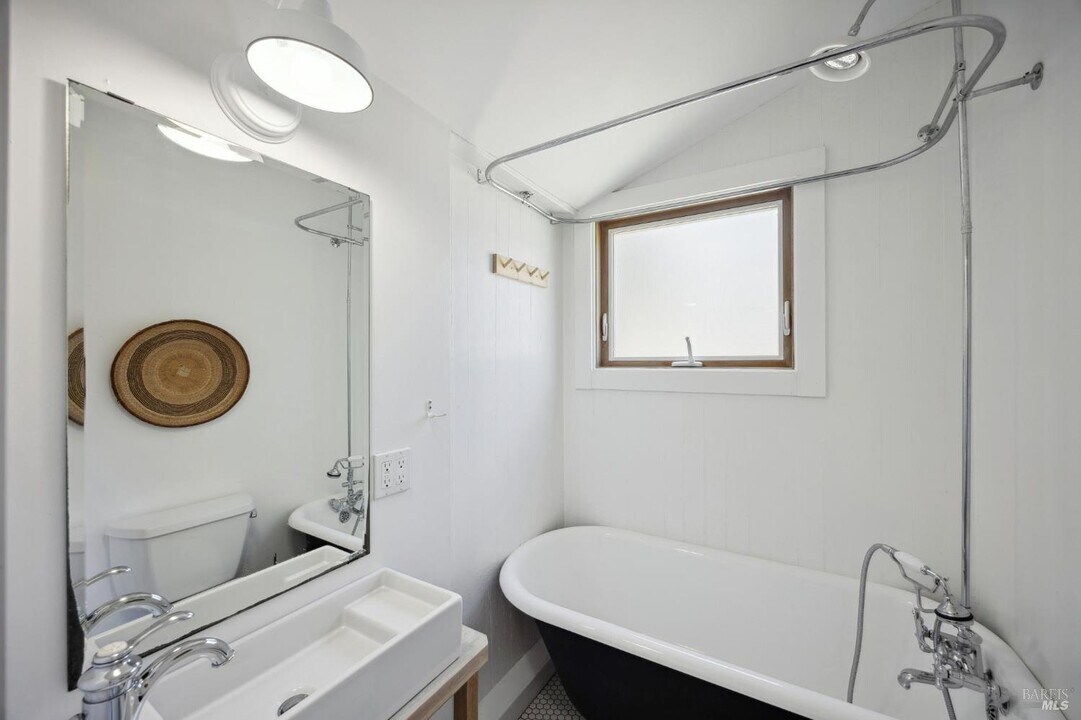 104 3rd St in Sausalito, CA - Building Photo