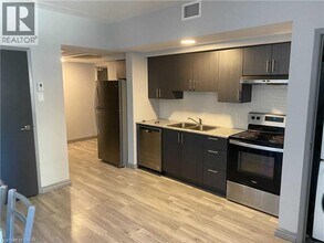275F Larch St in Waterloo, ON - Building Photo - Building Photo