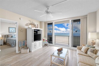 140 Seaview Ct in Marco Island, FL - Building Photo - Building Photo
