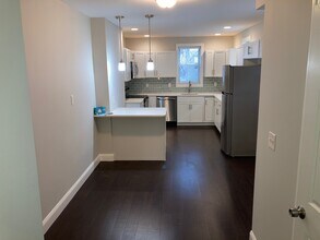2225 W Thompson St, Unit B in Philadelphia, PA - Building Photo - Building Photo