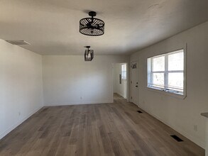 915 S 6th St in Chickasha, OK - Building Photo - Building Photo