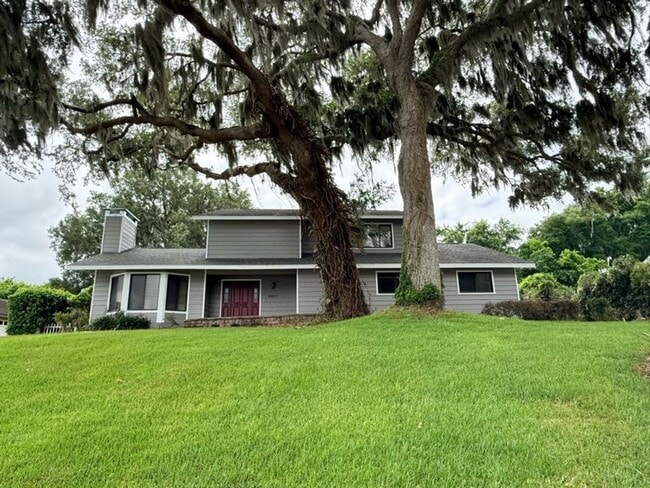 property at 6804 Lake View Dr