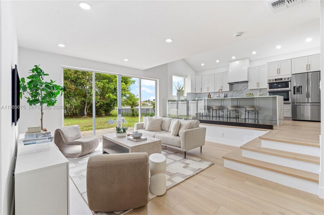 9840 Stover Way in Wellington, FL - Building Photo