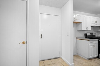 409 Burchett St, Unit 119 in Glendale, CA - Foto de edificio - Building Photo