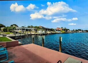 717 SW 49th Ln in Cape Coral, FL - Building Photo - Building Photo