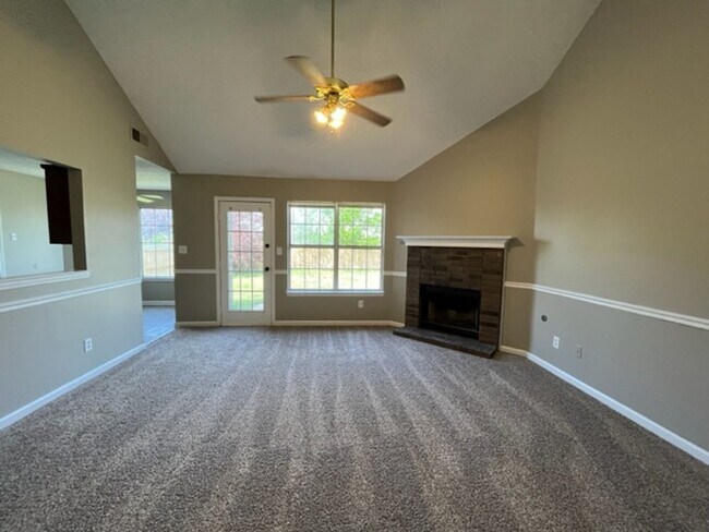 7089 Foxhall Dr in Horn Lake, MS - Building Photo - Building Photo