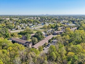 Raccoon Creek Apartments in Columbus, OH - Building Photo