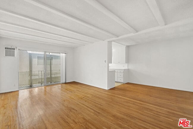 property at 923 N San Vicente Blvd