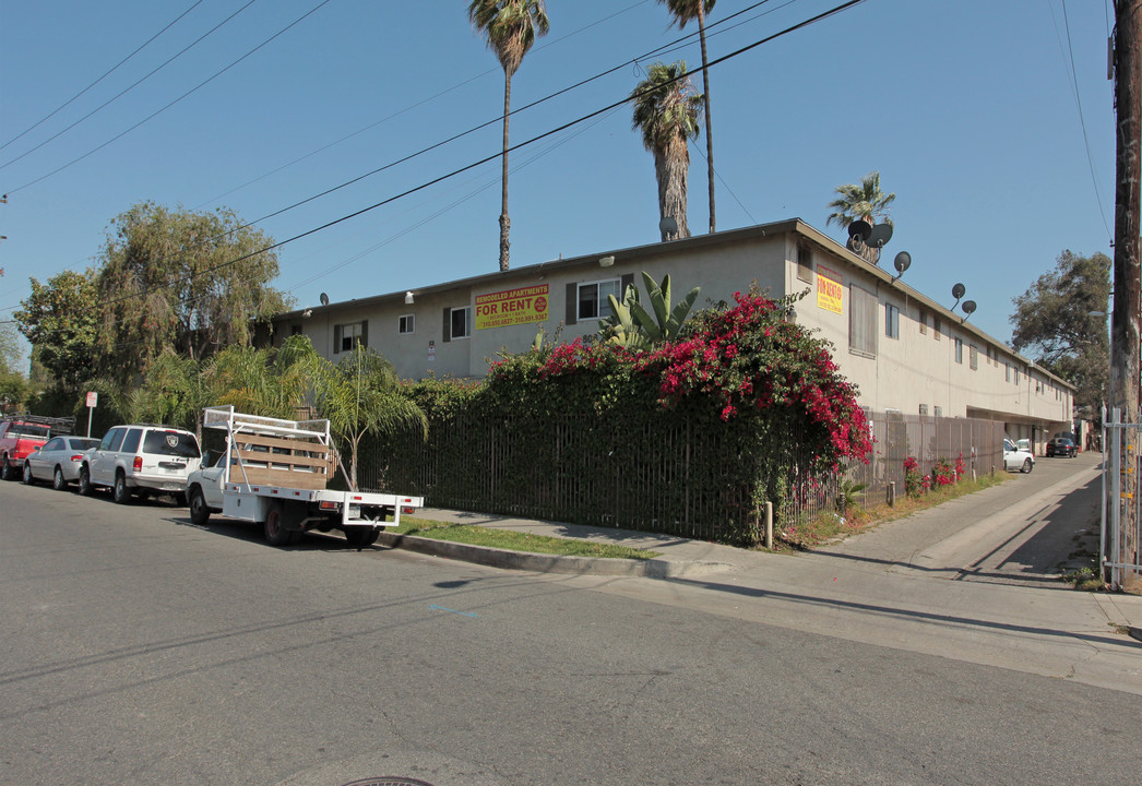 Pine Terrace Apartments in Compton, CA - Foto de edificio