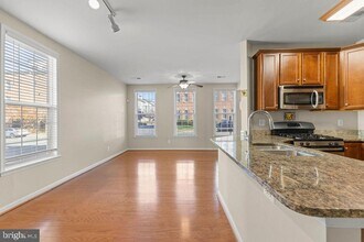 19441 Promenade Dr in Leesburg, VA - Foto de edificio - Building Photo