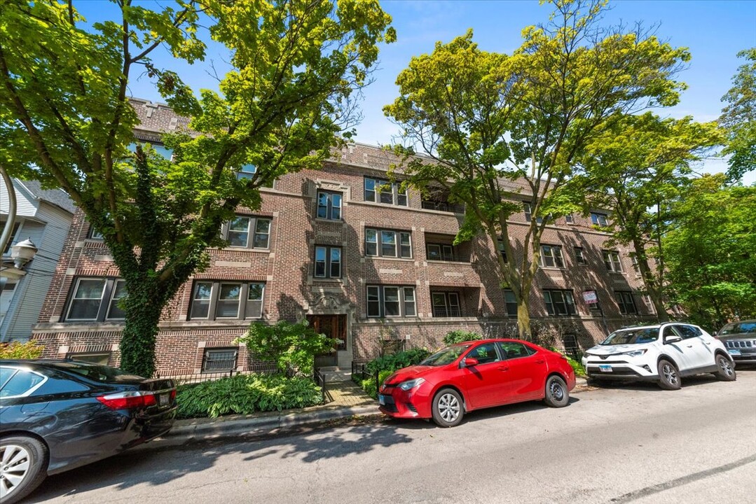 3546 N Bosworth Ave in Chicago, IL - Building Photo