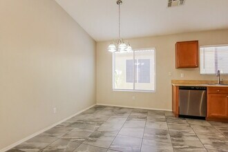 11338 W Crestbrook Dr in Surprise, AZ - Foto de edificio - Building Photo