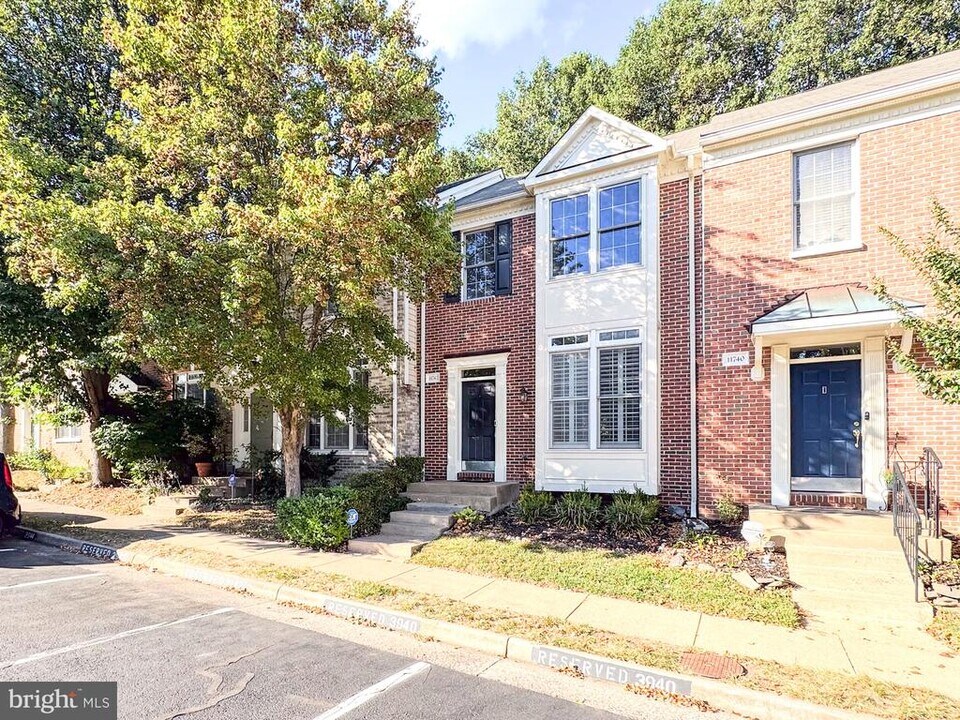 11742 Valley Ridge Cir in Fairfax, VA - Building Photo