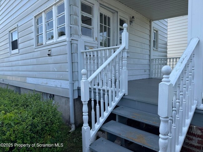 637 Sherwood Ave in Dunmore, PA - Building Photo - Building Photo