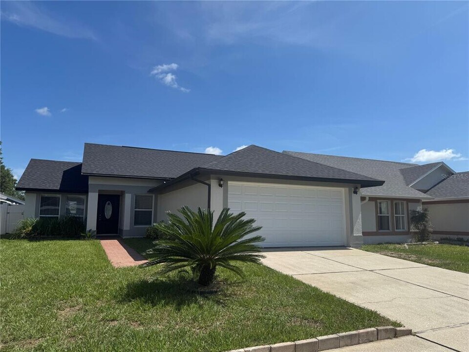 8813 Parliament Ct in Kissimmee, FL - Building Photo